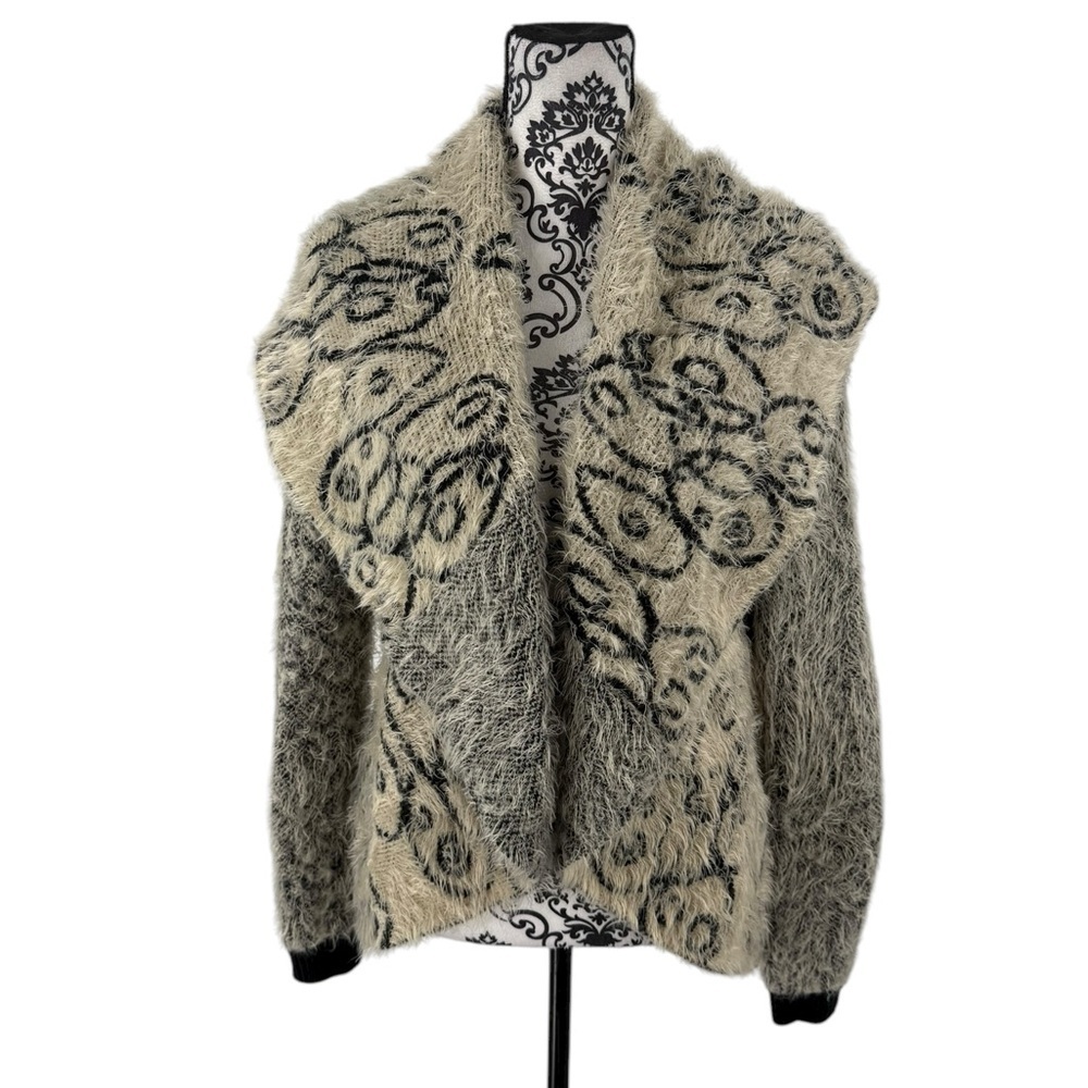 BKE Boutique Fuzzy Eyelash Knit Hopi Pattern Cardigan Sweater Ivory Black, L
